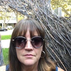 Meet your Posher, April